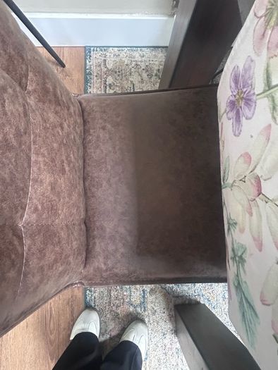 Table & chairs