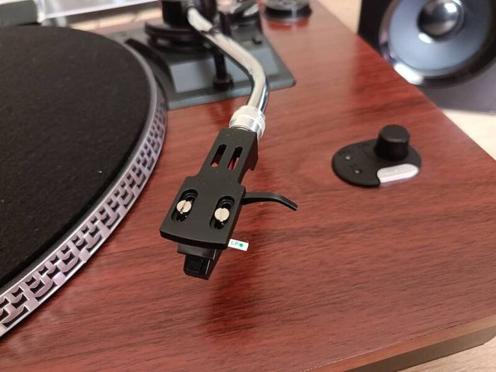 Steepletone Stereo Turntable System with External Speakers