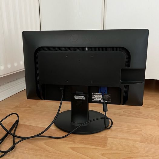 LG Monitor 22 inch FULL HD