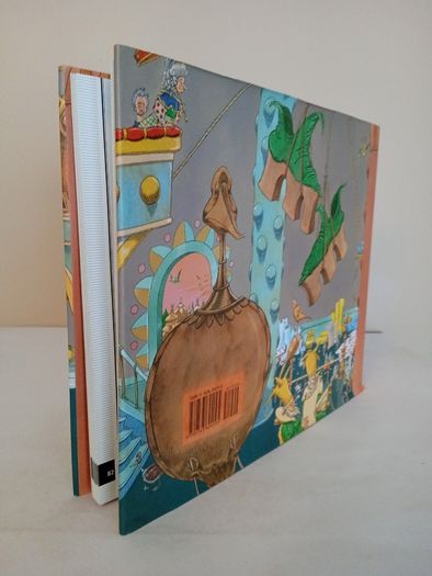 Jonathan Swift's Gulliver Retold by Martin Jenkins. Illustrated by Chris Riddell (HQ252)