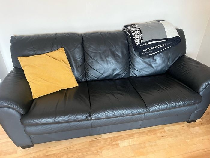 Black leather 3 piece suite
