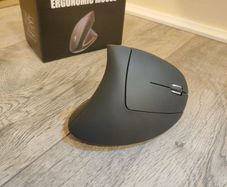 Wireless ergonomic mouse