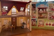 Sylvanian Families Red Roof Cosy Cottage Starter Home with Furniture &amp; Figure