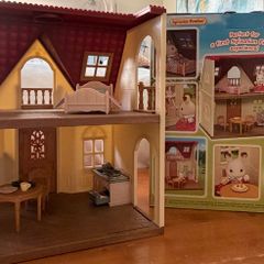 Sylvanian Families Red Roof Cosy Cottage Starter Home with Furniture & Figure