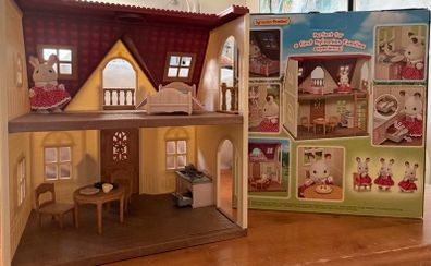 Sylvanian Families Red Roof Cosy Cottage Starter Home with Furniture & Figure