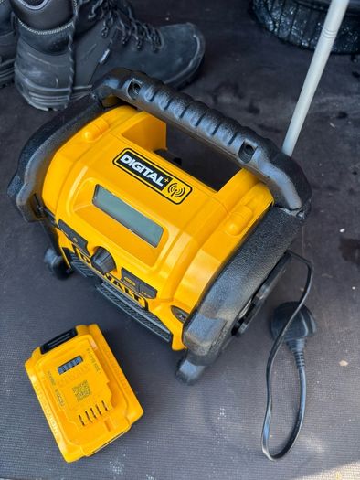 Dewalt site radio