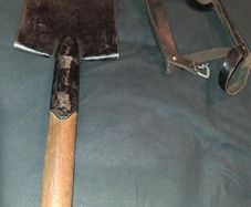 East German E-Tool (Leather Carrier Included)