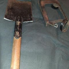 East German E-Tool (Leather Carrier Included)