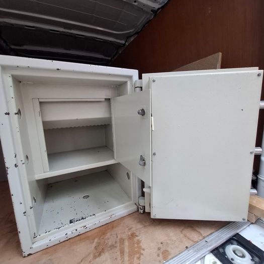 safe with drop box