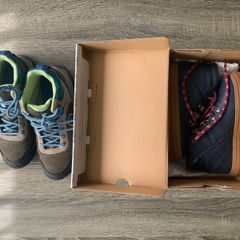 Kids hiking boots