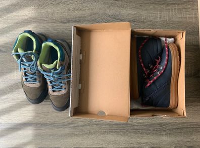 Kids hiking boots