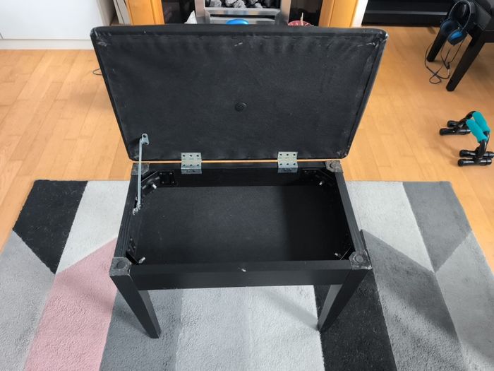 Piano chair