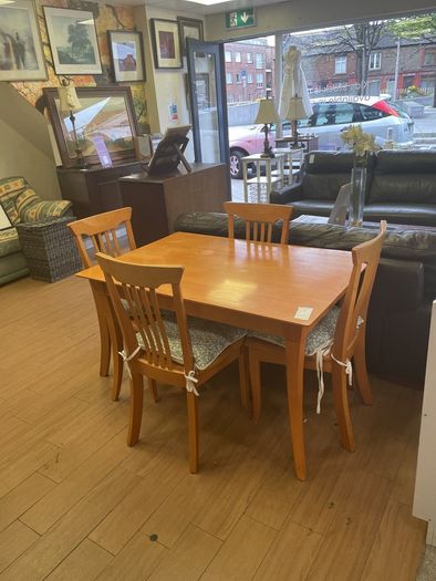 table and 4 chairs