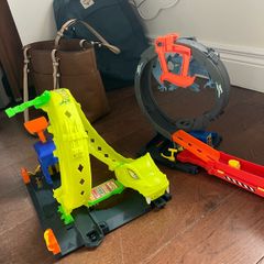 2 x hot wheels  tracks