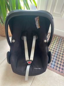 Maxi Cosi Pebble Car seat with adapters for buggy
