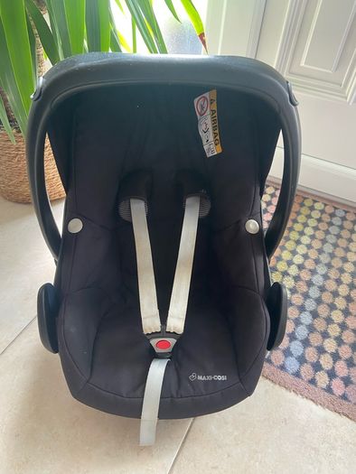 Maxi Cosi Pebble Car seat with adapters for buggy