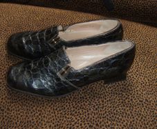 grey croc brand new shoes size 6