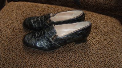 grey croc brand new shoes size 6