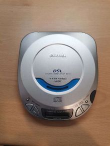 AIWA XP-V312 Portable CD Player