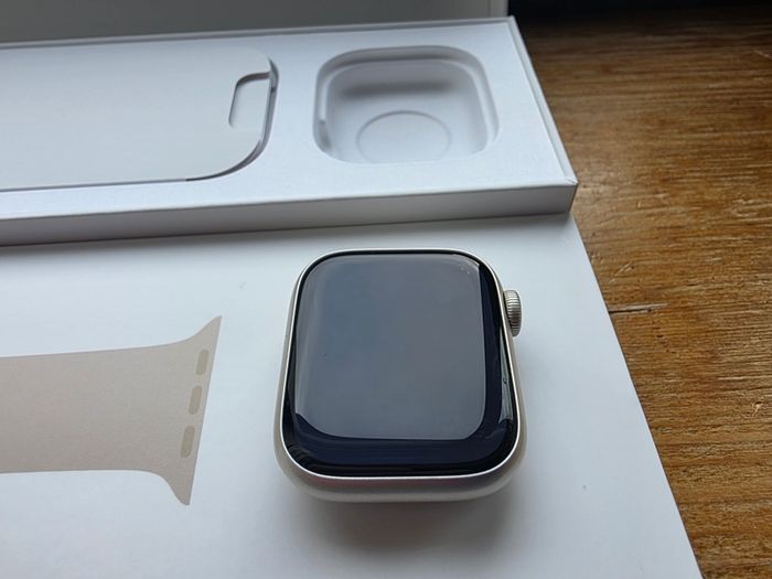 Apple Watch Series 8 - Starlight Aluminium Case