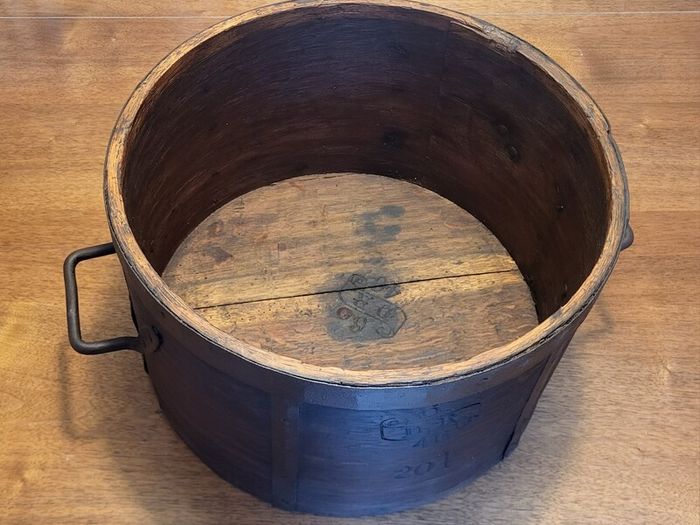 Beautiful vintage wooden pot 20L with metal handles