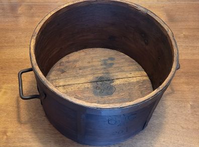 Beautiful vintage wooden pot 20L with metal handles