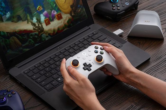 BUNDLE: 8Bitdo Ultimate 2 Wireless Controller (Boxed) + Official Controller Travel Case (Boxed) + Bonus!