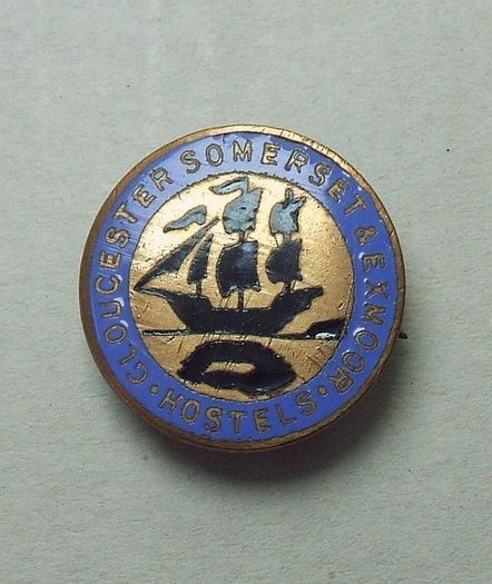 GLOUCESTER SOMERSET & EXMOOR HOSTELS (Youth Hostel Association affiliated) - a rare membership badge (c.1960's or earlier)