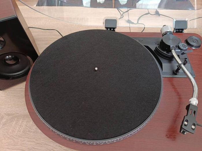Steepletone Stereo Turntable System with External Speakers