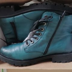 Casual leather boots