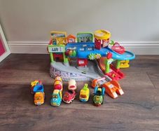 children's toy Vtec toot toot garage plus 6 toot toot cars