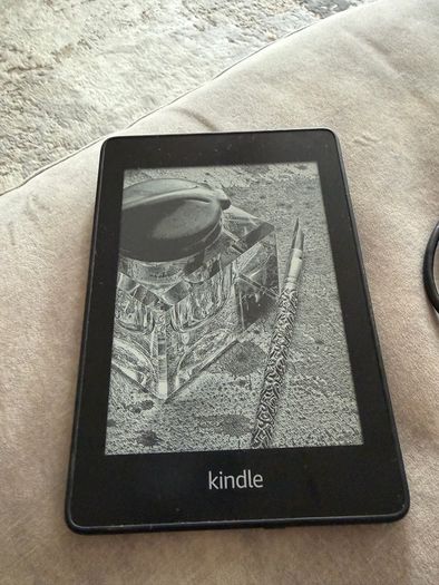 Amazon Kindle PQ94WIF Paperwhite 10th Generation 8GB eReader Tablet