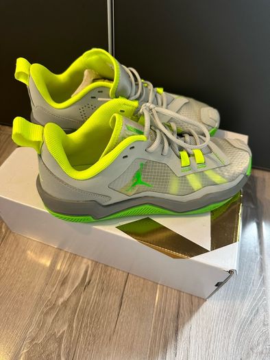 BNIB Nike Jordans UK 8