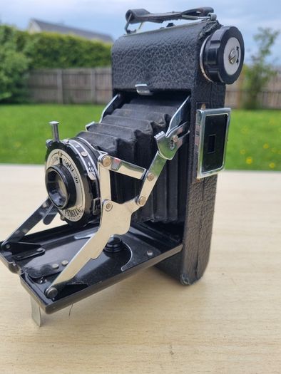 Vintage Kershaw eight-20 King Penguin folding camera