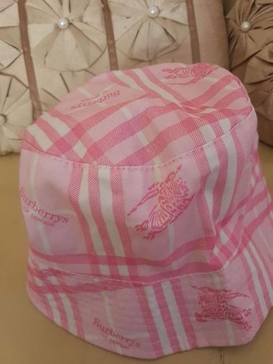 Pink Burberry bucket hat