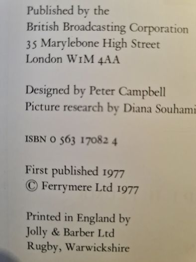The Royal Heritage.  The Story Of Britain's  Royal Builders And Collectors.  Beautiful Illustrations LARGE VOLUME  IN GOOD CONDITION. In 360pages.