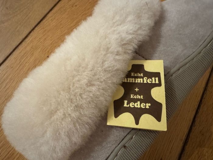 sheep skin slippers size 4 -5 UK