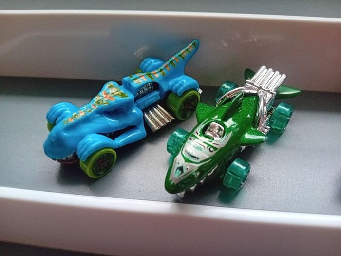 Hot Wheels Animal Cars x4