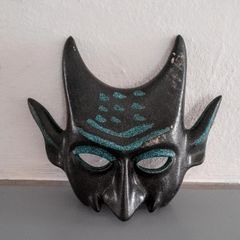 Ceramic wall mask