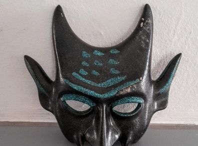 Ceramic wall mask