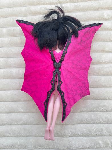 Monster High Draculaura Doll Ghoul to Bat Transformation Fold Out Wings Used Please see photos