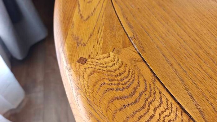 Round kitchen table & Chairs