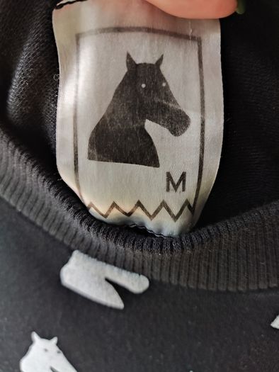 sweatshirt size M