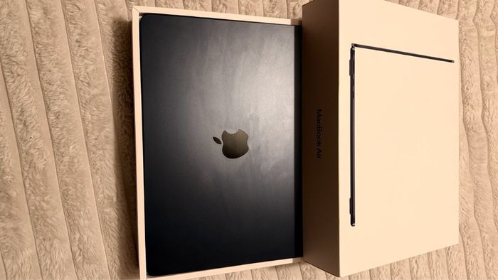macbook air m2 (2022) excellent condition