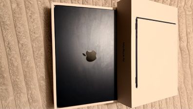 macbook air m2 (2022) excellent condition