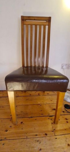 Oak dining table and 6 Chairs