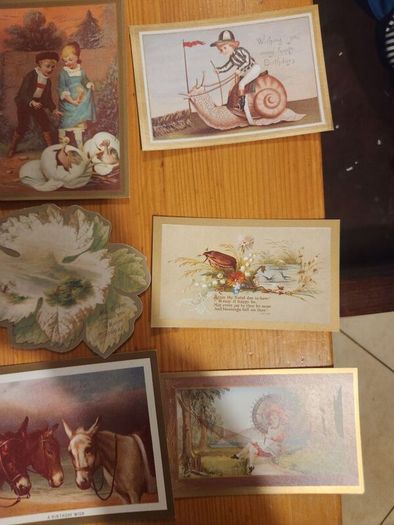 Beautiful Set Of 25 Reproduction  Vicorian Greeting Cards Of The Period 1860-1890 In Presentation Box. In Very Good Condition.