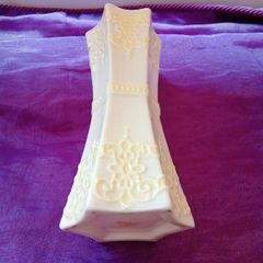Vintage Belleek Celtic  Vase   (7th Mark)