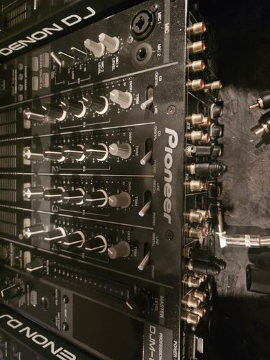 Pioneer DJM 800 (Mint Condition)