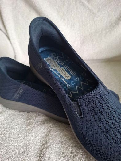 skechers slip on